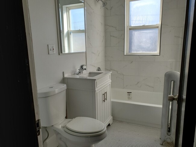 Building Photo - 417 E 73rd St