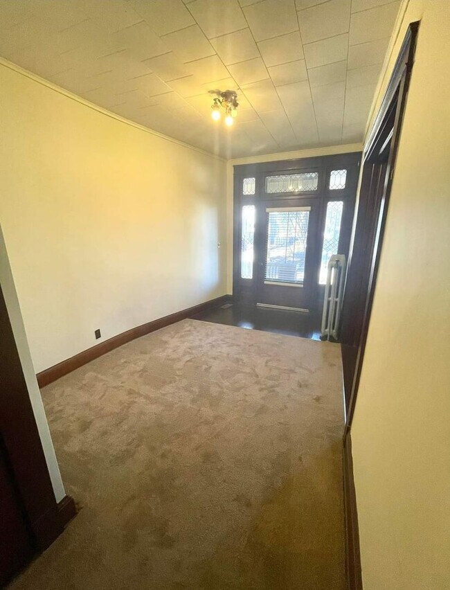 1650 Vermont St Unit 1650 Vermont, Quincy, IL 62301 Room for Rent in Quincy, IL