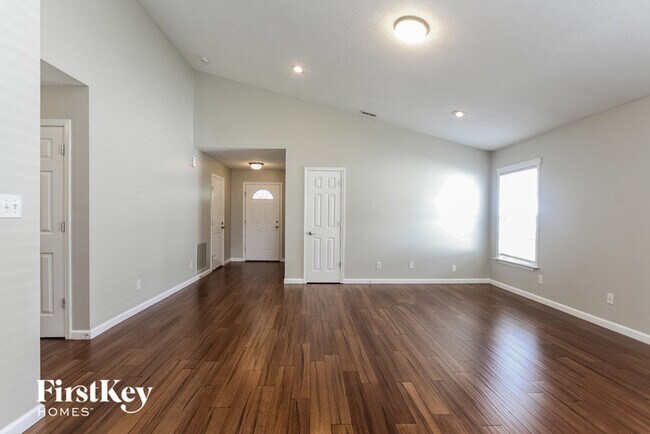 Foto del edificio - 8309 Catchfly Dr