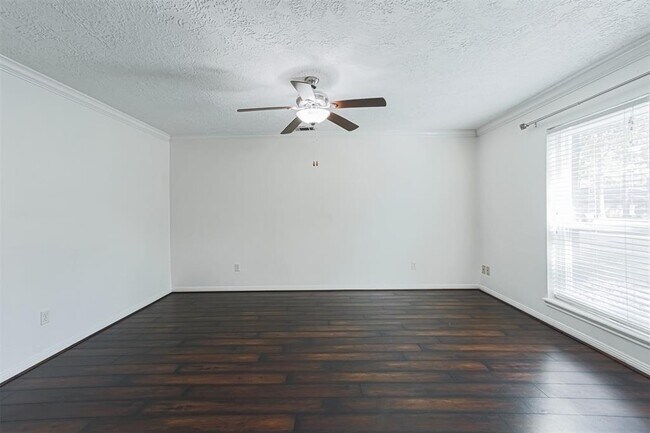 Building Photo - 5822 Pine Arbor Dr