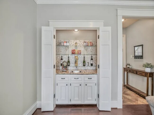 Set up the wet bar of your dreams for excellent entertaining! - 6035 Spring Creek Grove Ln