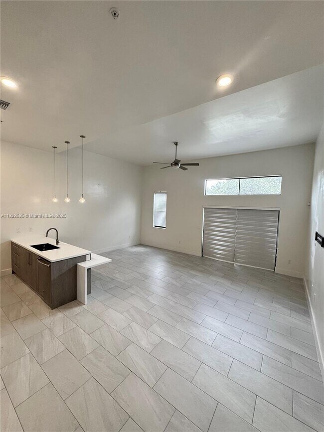 Foto del edificio - 891 NW 45th Terrace
