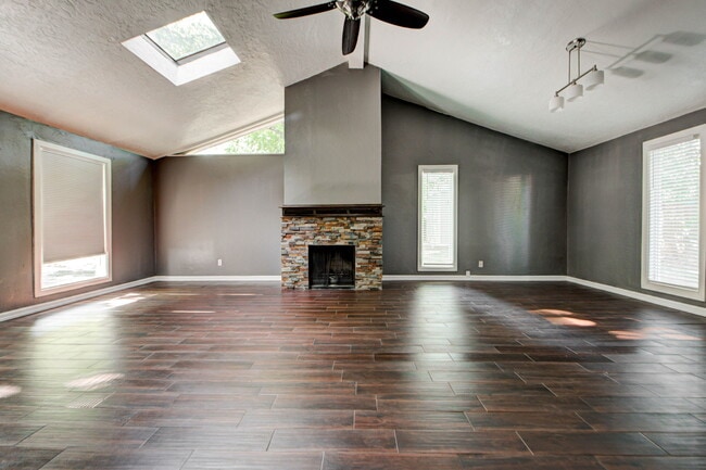 Building Photo - 1222 Camden Way