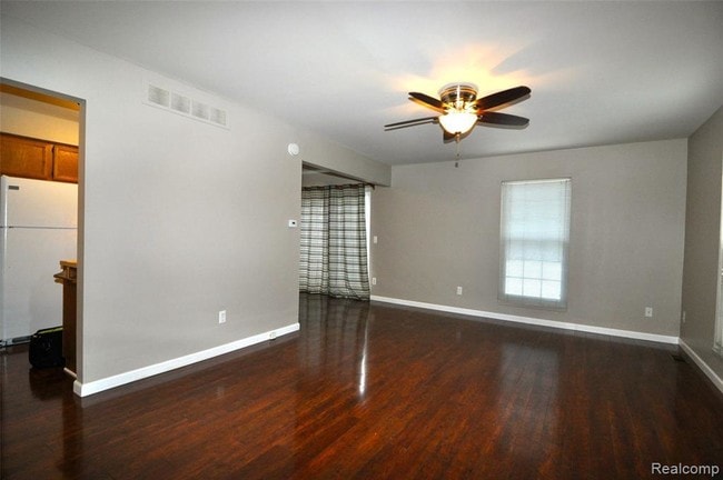 Building Photo - 15846 Cambridge Dr