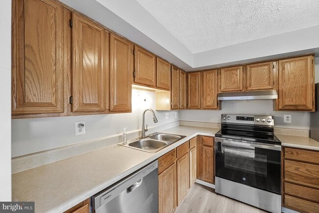 Building Photo - 8025 Tyson Oaks Cir