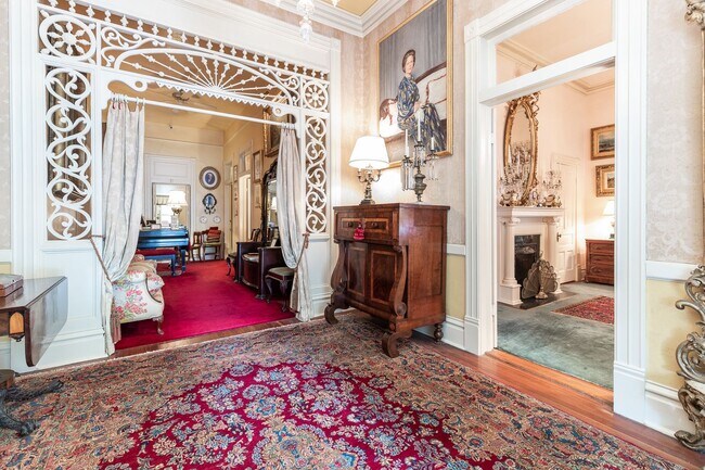 Building Photo - RESIDENTIAL/COMMERCIAL RENTAL - Charming h...