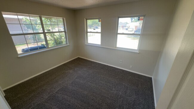 Foto del edificio - 332 NW 83rd St
