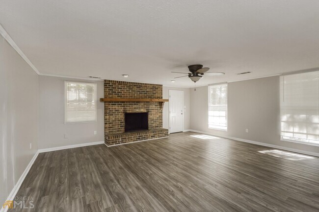 Building Photo - 2225 Granade Rd SW