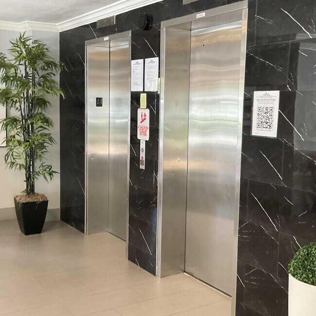 Foto del edificio - 3000 S Course Dr