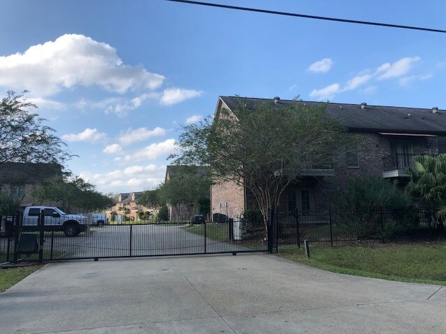 Building Photo - 888 S Kenilworth Pky