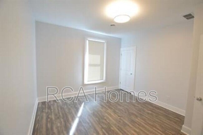 Foto del edificio - 1112 Pleasant St
