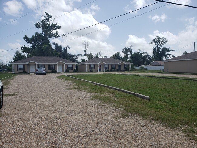 Foto del edificio - 938 Bob Little Rd