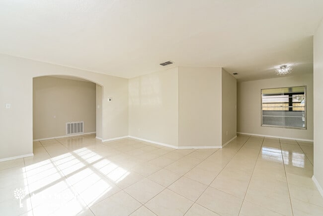 Foto del edificio - 2315 Bay Leaf Dr