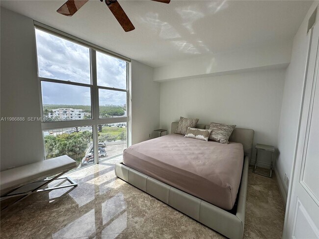 Foto del edificio - 6051 N Ocean Dr