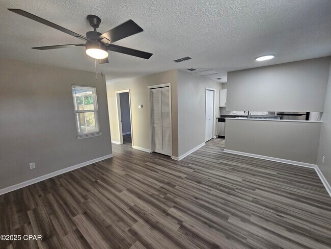 Foto del edificio - 1510 Arthur Ave