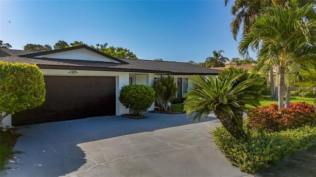Building Photo - 1900 Sandpiper Dr