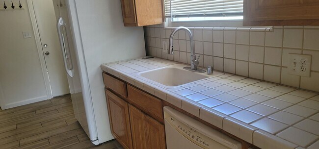 Foto del edificio - House for Rent!