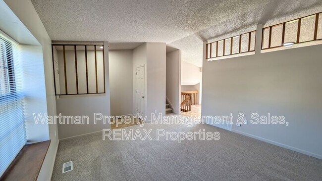 Foto del edificio - 5480 Mule Deer Dr