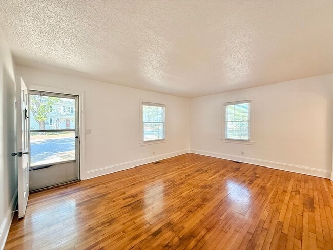 Building Photo - 2 Bedroom 1 Bathroom Home Located in South Hill, VA