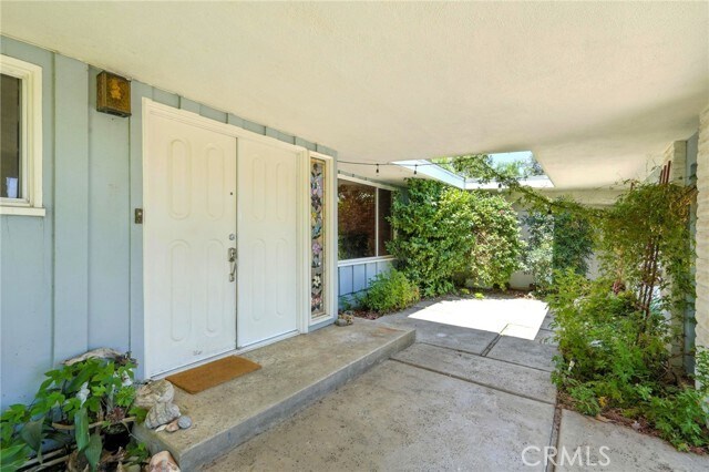 Foto del edificio - 8461 Valley Circle Blvd