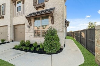 Building Photo - 6579 Scarlet Pond Ln