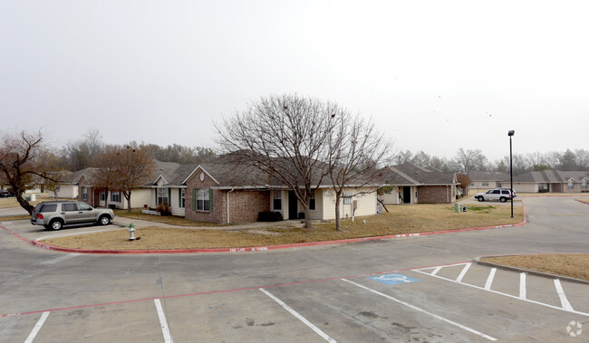 Foto del edificio - Oak Meadows Townhomes