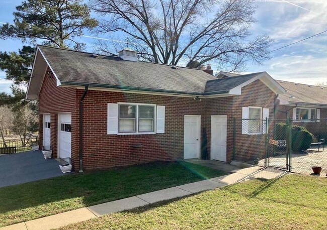 Building Photo - Room Rental at Single Family House