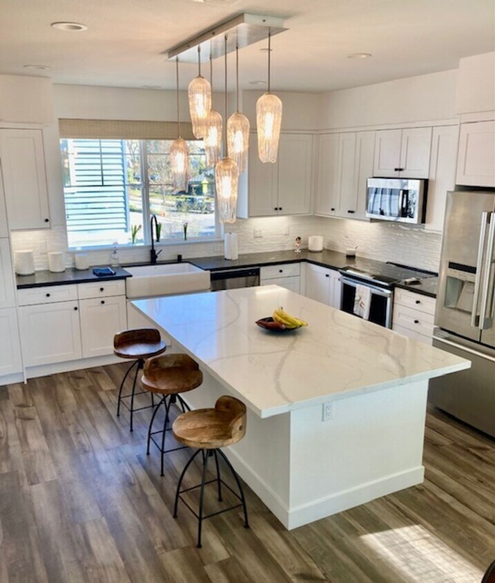 Foto principal - Gorgeous 3 bedroom 2.5 bath Fountaingrove ...