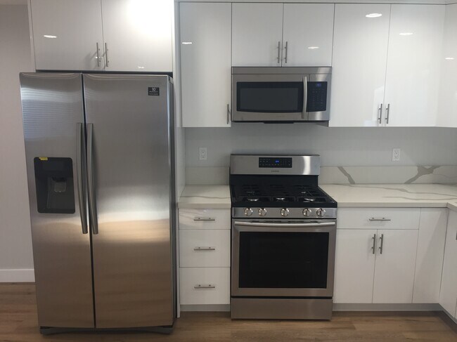 Foto del edificio - 6431 Gentry Ave