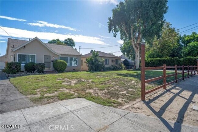 Foto del edificio - Must see this charming 3 bedroom + 1 bathroom