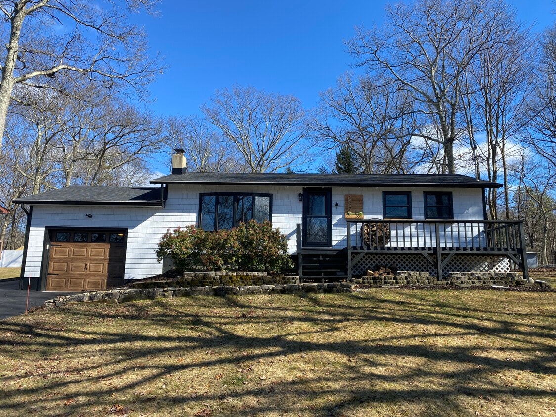 Primary Photo - 107 Northwood Rd