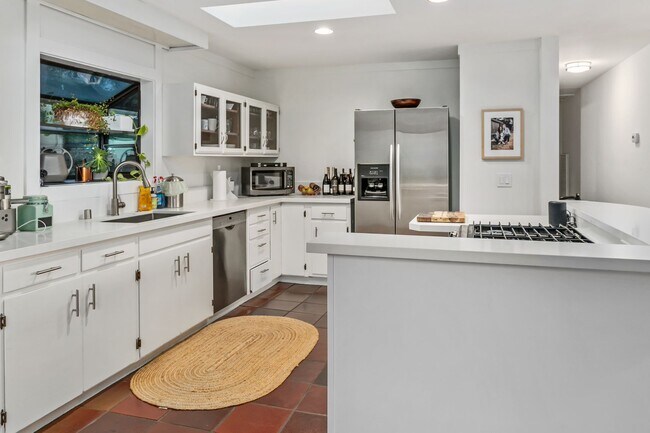 Building Photo - Legacy Property Management & Real Estate