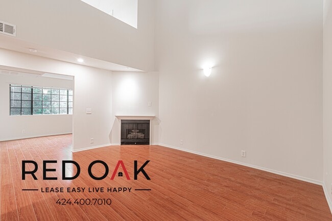 Building Photo - 4651 Cahuenga Blvd