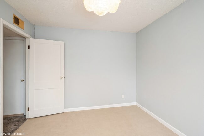 Building Photo - 3740 Kencrest Dr NE