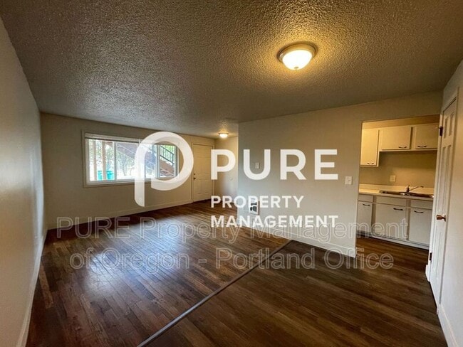 Foto del edificio - 18411 E Burnside St