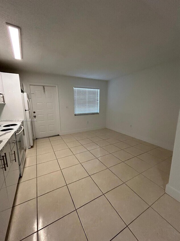 Foto principal - 2401 Van Buren St