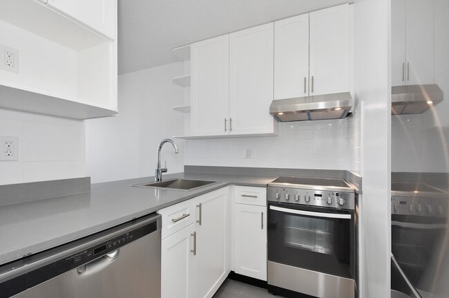 Building Photo - Central Plaza