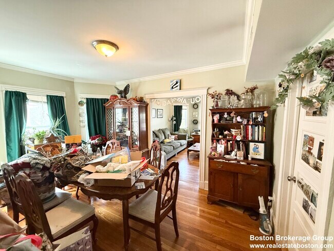 Building Photo - 81 Florence St