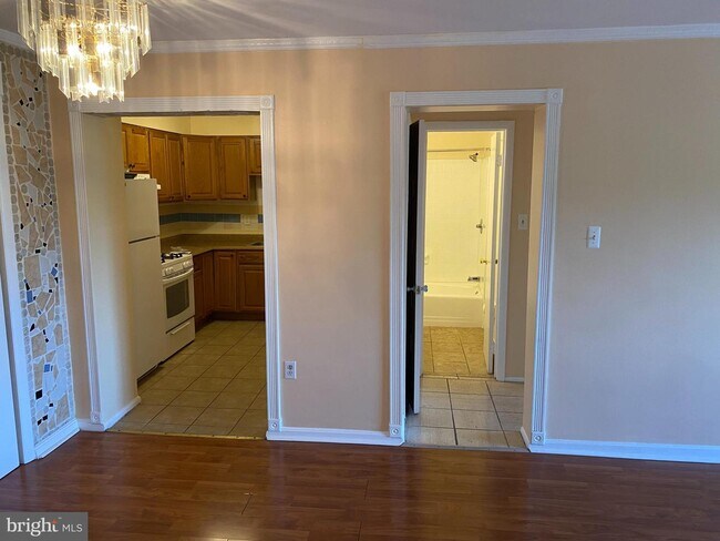 Building Photo - 9250 Edwards Way