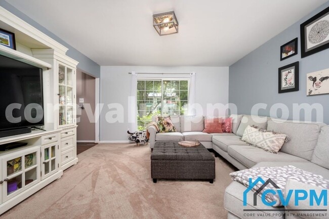 Building Photo - 15952 Alameda Dr