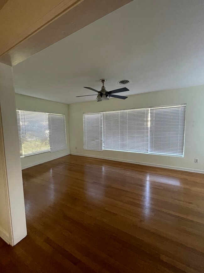 Building Photo - 386 Croton Dr