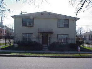 Building Photo - 1002 Key St
