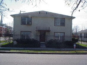 Building Photo - 1002 Key St