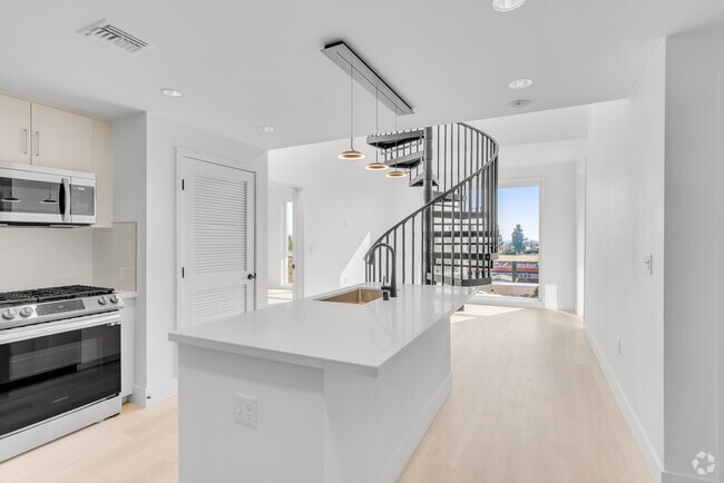 2BR, 2BA - 987 SF - Begonia Place