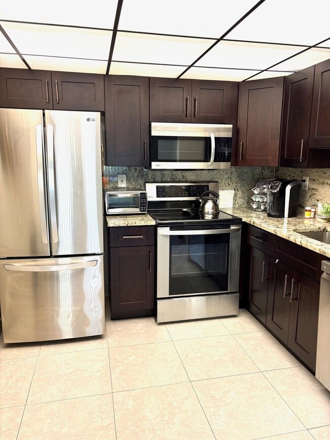 Building Photo - 591 Normandy Ln
