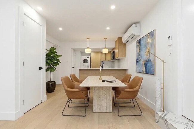 Foto del edificio - 704 Eighth Avenue