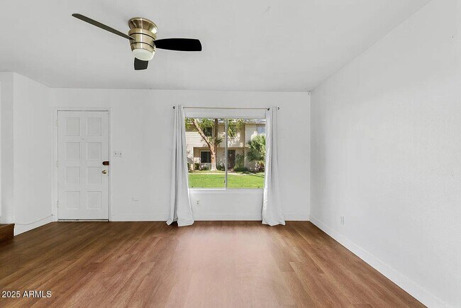 Foto del edificio - 1232 E Baker Dr