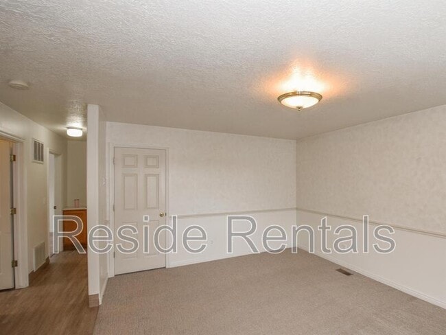 Building Photo - 162 W 1100 N