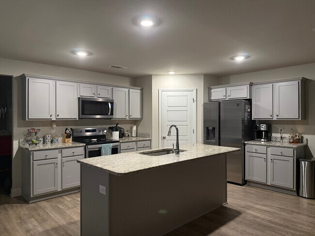 Foto del edificio - 6439 Eastland Cir