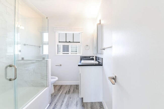 Building Photo - 241 Bonito Ave